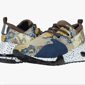Steve Madden blue snake print shoes